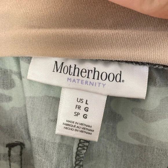 Motherhood Maternity Camo Pants Over the Belly Size Large - Picture 3 of 9